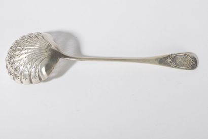 null SPOON SPRINKLER IN SILVER MINERVE

950 thousandths, the spatula decorated with...