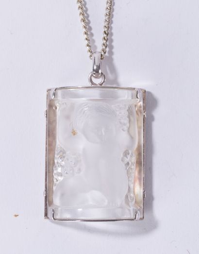 null LALIQUE FRANCE, PENDANT OUT OF MOULDED CRYSTAL RECTANGULAR CURVED

with decoration...