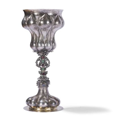 null SILVER COVERED CUP

Germany, probably Augsburg, XIXth century with embossed...