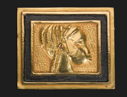null Line VAUTRIN (1913-1997)
Broche rectangulaire en bronze doré et émaillé noir...