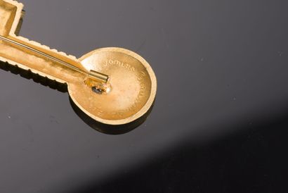 null Janine BOUISSOU (XXe)
Broche clé en bronze doré.
Signée au dos.
L.: 7,8 cm.

Janine...