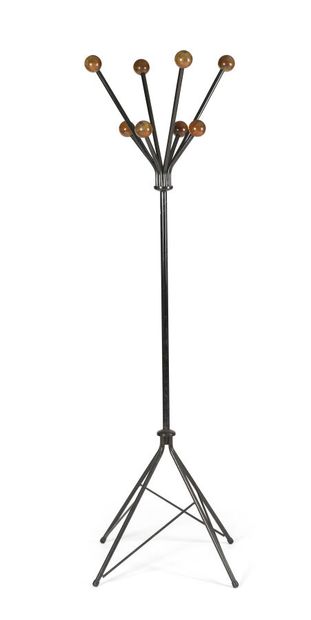null 1960'S WORK
Coat rack type Parrot with 8 pegs.
The structure in black lacquered...
