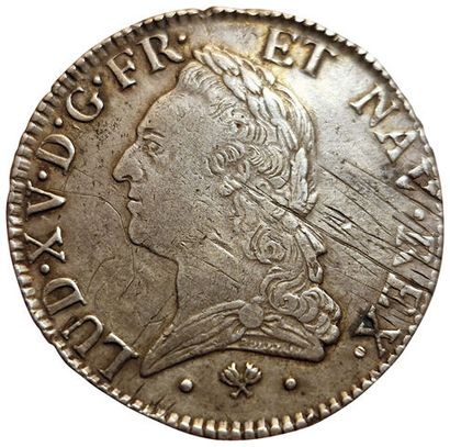 null Louis XV. Ecu à al vieille tête. 1774 L. Bayonne. 29grs. Gad.323. TTB