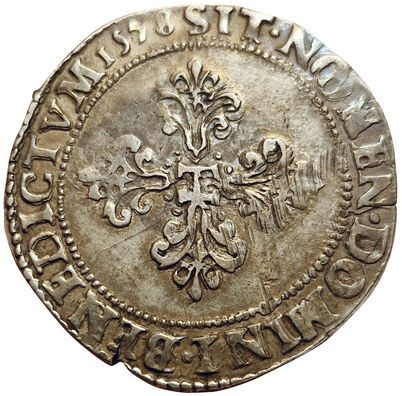 null Henri III. Franc au col plat. 1578 Rennes. 13,85grs. Gad.496 ( R ). TB+