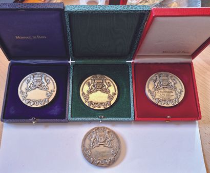 null Lot of 4 medals City of Bordeaux. 1 in silver (Rare, Carde 261), 3 in silver...