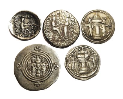 null Parthes et Sassanides. Lot de 5 monnaies : Phraates IV Tetradrachme, Mithradates...