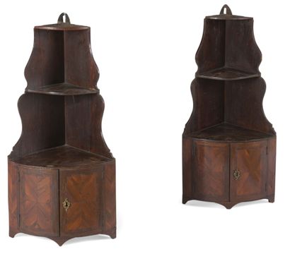 null PAIR OF CORNER SHELVES IN ROSEWOOD
opening with two leaves, with a shelf.
Louis...
