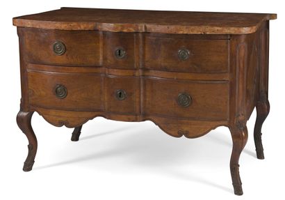null CHEST OF DRAWERS IN STAINED WALNUT
the front in crossbow opening to two drawers,...