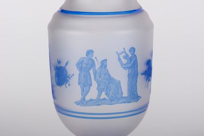 null CRYSTAL VASE DOUBLED AND ENGRAVED WITH THE ACID
of blue figures on a white opal...
