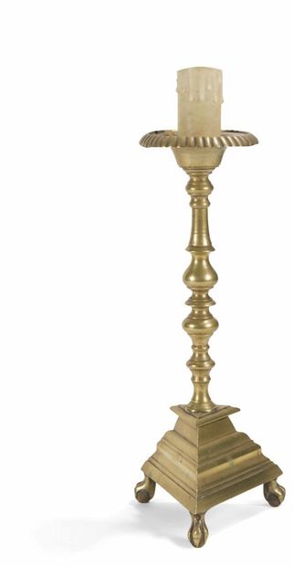 null VARNISHED BRONZE PICNIC*.
19th century.
H.: 34 cm.
(Mounted as a lamp).
