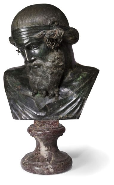 null LARGE BUST IN BRONZE WITH ANTIQUE PATINA
representing Dyonisos, resting on a...