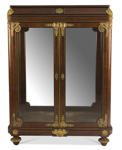 null CUPBOARD IN WOOD OF VIOLET AND GILDED BRONZE
in the taste of André Charles Boulle.
XIXth...