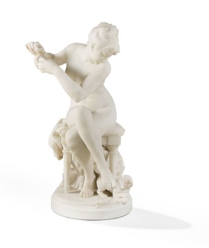 null GROUPE EN ALBÂTRE SCULPTÉ
représentant une femme assise sur un tabouret jouant...