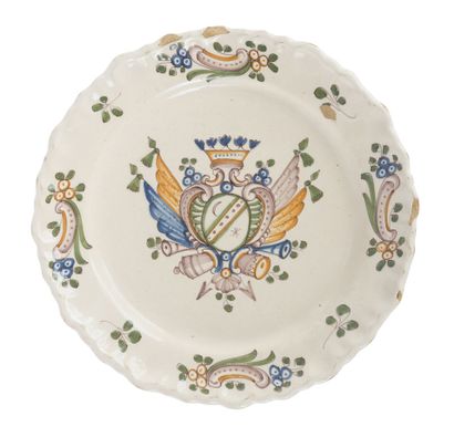 null BORDEAUX
PLATE WITH CONTOURED EDGE IN EARTHENWARE
with polychrome decoration...