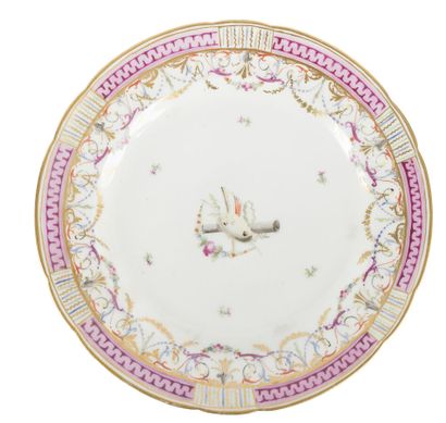 null BORDEAUX
PLATE WITH CONTOURED EDGE IN PORCELAIN
with polychrome decoration in...