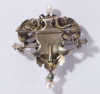 null FROMENT MEURICE
Mid-19th century, part of a chatelaine transformed into a brooch,...