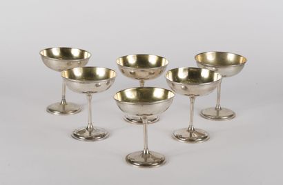 null Six drinking cups on foot in silver 800 thousandth, round bases, straight feet,...