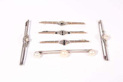 null Six broches barrettes Art déco en argent ornées de perles et pierres d'imitation,...