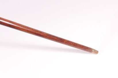 null Cane, the shaft in blond wood, the handle in silver, French work. Length 90,5...