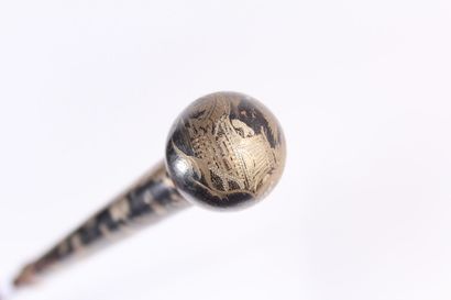 null Fine cane in black wood, long black and gold knob with inlaid metal decoration...