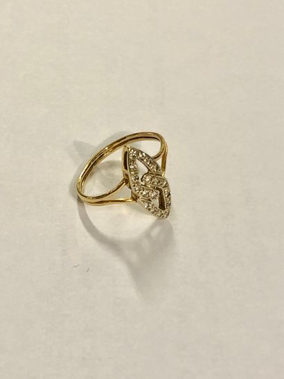 null Ring in yellow gold 750 thousandths, shuttle pattern paved with small diamonds...