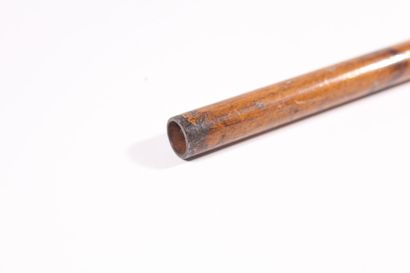 null Canne fusil en acier peint façon bois (mécanisme bloqué). Longueur 79,5 cm