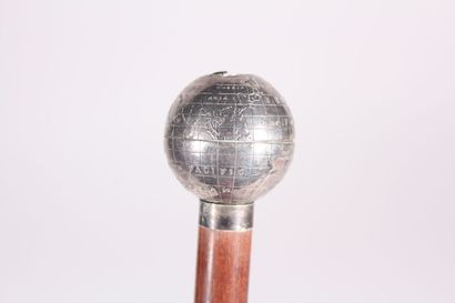 null Cane with system, the shaft in mahogany, the handle in silver in the shape of...