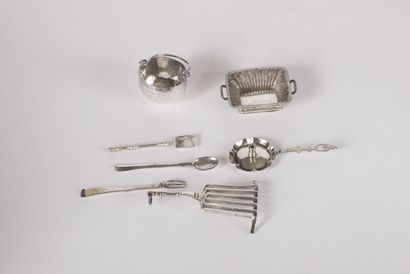 null Seven miniature objects in silver 833 thousandths work of the Netherlands of...