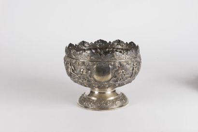 Important cup on foot in foreign silver,...