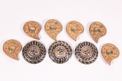 Lot of golden metal buttons: three round...