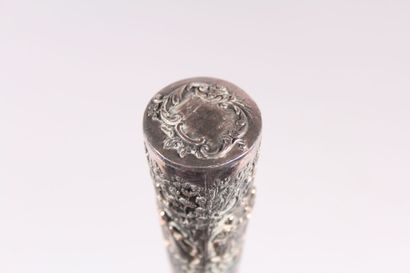 null Cane, the shaft in burr, the pommel milord in silver with repoussé decoration...