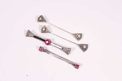 Two Art Deco silver barrettes brooches decorated...