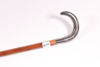 null Cane, the shaft in blond wood, the handle in silver, French work. Length 90,5...