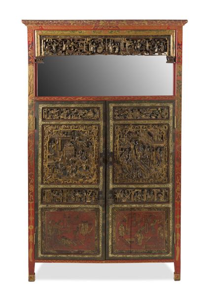 null Gold and red lacquered wood cabinet
China, Ningbo, late 19th/early 20th century
Opening...