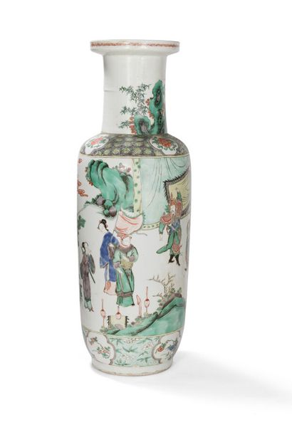 null Grand vase rouleau en porcelaine famille verte
Chine, fin du XIXe siècle
A décor...