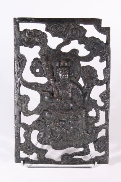 null Plaque en bronze 
Tibet, fin du XIXe siècle
Rectangulaire, à décor ajouré d'une...