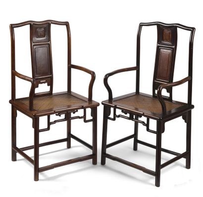 null Ensemble de huit fauteuils en bois, guanmaoyi 
Chine, XIXème siècle
La traverse...