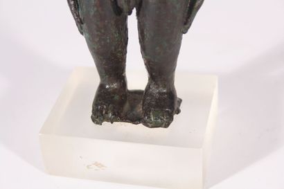 null Statuette de divinité en bronze
Inde, XIIIe/XIVe siècle
Représenté debout en...