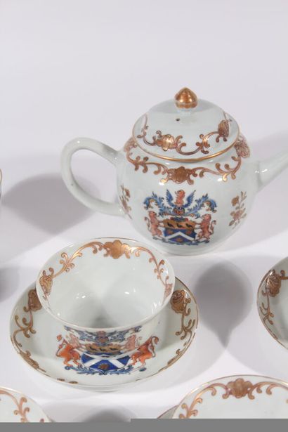 null Service à thé en porcelaine armoriée
Chine, XVIIIe siècle
Comprenant huit coupelles,...