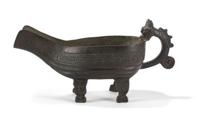 null Verseuse Yi en bronze 
Chine, début de la dynastie Ming (1368-1644)
Reposant...