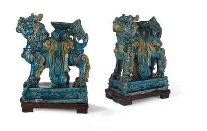 null Paire de bougeoirs en forme de lions bouddhiques 
Chine, XVIIème siècle
H. :...