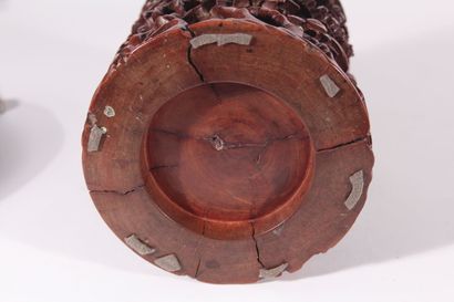 null Pot à pinceaux en bois et pot couvert en bambou
Chine, XXe siècle
A décor sculpté...