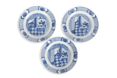 Trois assiettes en porcelaine bleu blanc
Chine,...