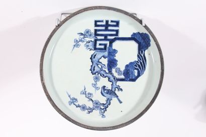 null Soup plate in Hue blue porcelain
Vietnam, 19th century
Decorated with characters...