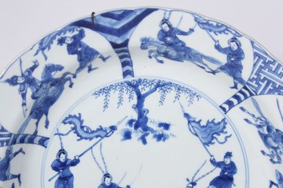 null Deux plats creux en porcelaine bleu blanc
Chine, époque Kangxi (1662-1722)
La...