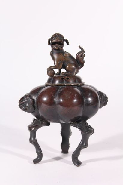 null Bronze tripod incense burner
China, 19th century
The lobed body, resting on...