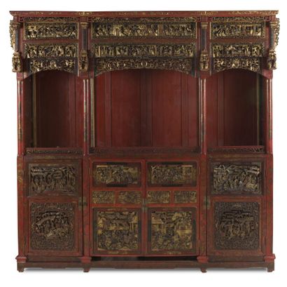 null Cabinet de présentation en bois laqué or et rouge
Chine, Ningbo, fin du XIXe/début...