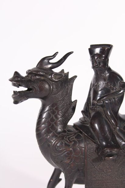 null Groupe en bronze 
Chine, XIXe siècle
Représentant un immortel chevauchant un...