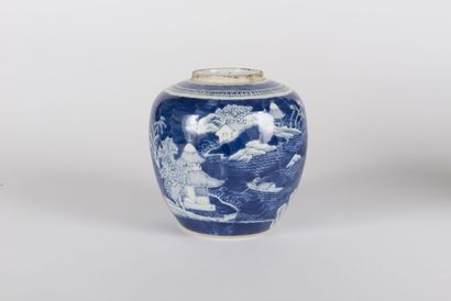 null Pot à gingembre en porcelaine bleu blanc
Chine, fin du XIXe siècle
A décor de...