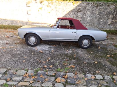 null MERCEDES 280SL PAGODA CONVERTIBLE
WITH HARD TOP, 3 SEATS
from 29/04/1969, French...